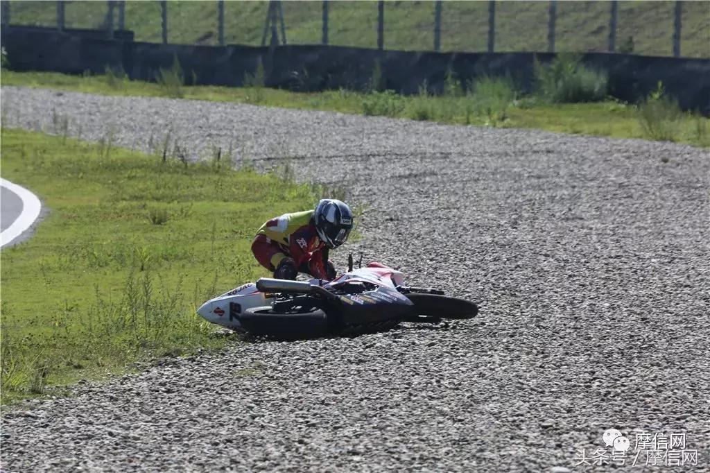 再创佳绩！新感觉自主双缸250CC赛车征战CRRC（贵阳站）