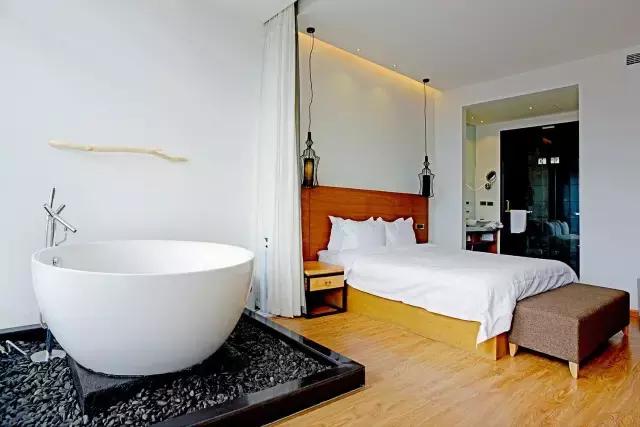 她和发小在500米悬崖边盖了云中小屋，走吧，这次我们一起去看云~