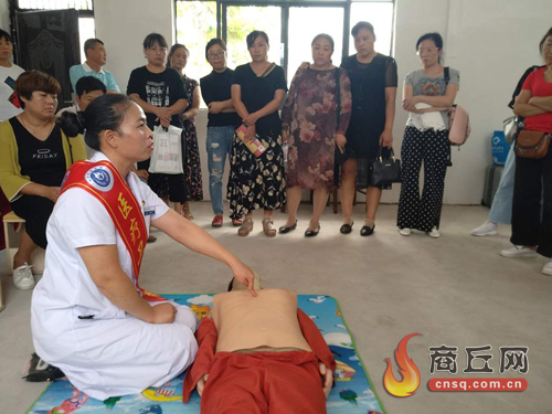 感恩母亲节义诊进社区,教师节义诊甲状腺