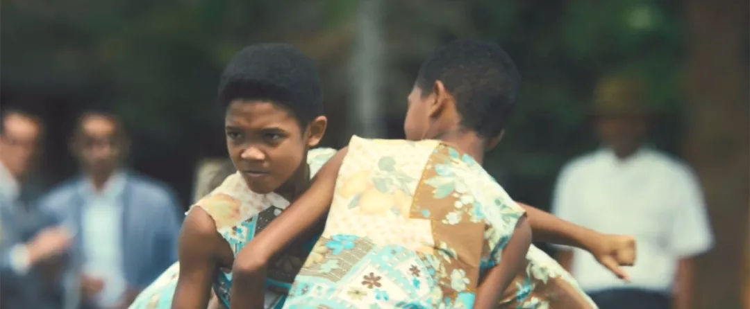 他用双脚让国家停战，这个男人我们等了40年！