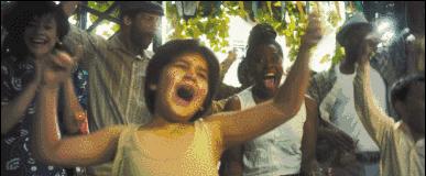 他用双脚让国家停战，这个男人我们等了40年！