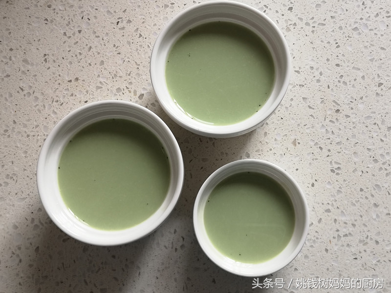 这款甜品不用烤箱、不用平底锅，做法特简单，烘焙新手也毫无压力