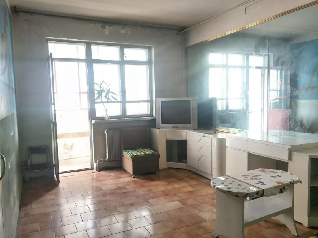 石河子三室二厅50万精装修急卖,石河子二手房大户型推荐