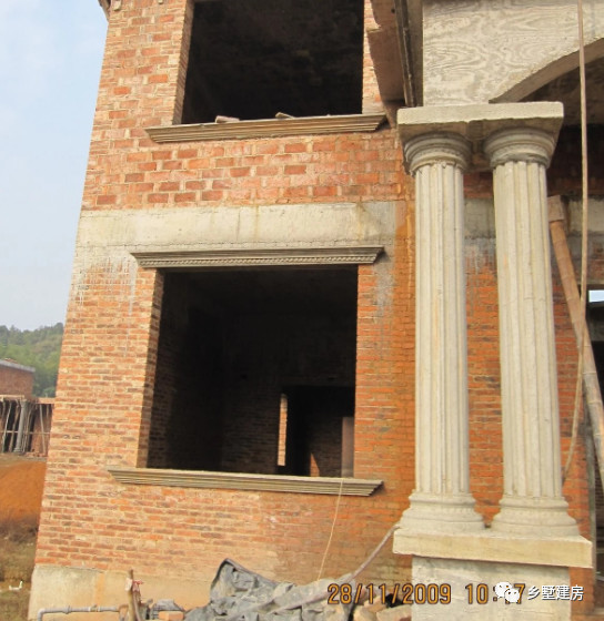 看看花200万乡下建的别墅外观,只花了33万修的农村小别墅