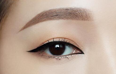 哪种眼线笔晕妆不脱妆,好用又不晕妆的眼线笔推荐女性