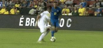 内马尔尴尬瞬间,18内马尔假摔黄牌