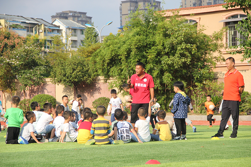 城北小学阳光大课间,南充市足球比赛小学