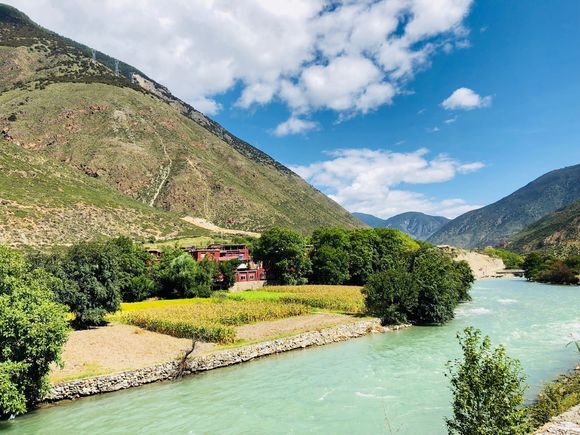 女骑士大踏板摩旅318川藏线 (318川藏线天堂之路)