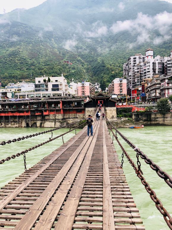 女骑士大踏板摩旅318川藏线 (318川藏线天堂之路)