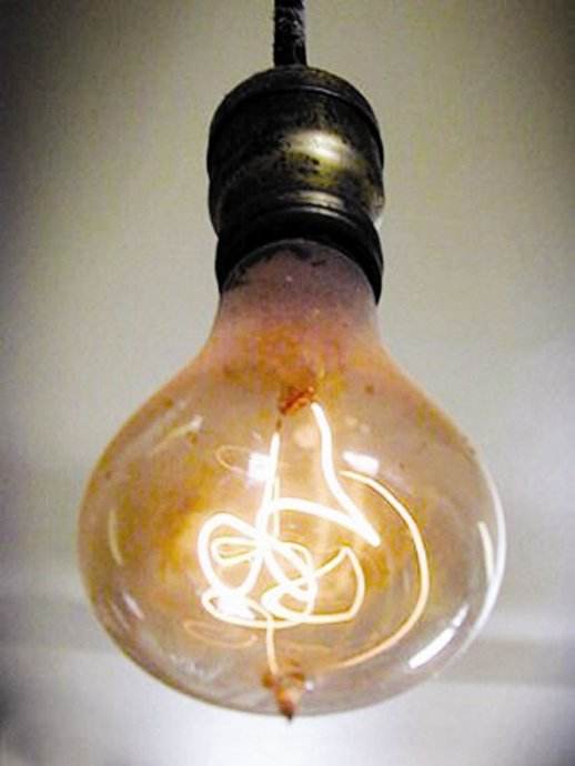 萤火虫的小夜灯故事简短版,飞蛾和灯泡的故事全部