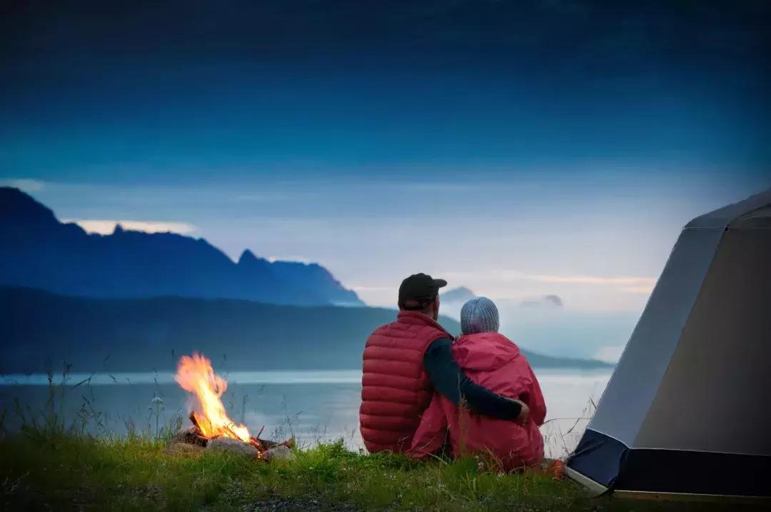 小木屋，玻璃顶，火山温泉，住这些酒店，get最cool极光姿势