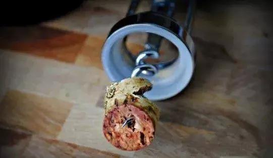 开葡萄酒断塞不要慌,葡萄酒木塞断什么原因