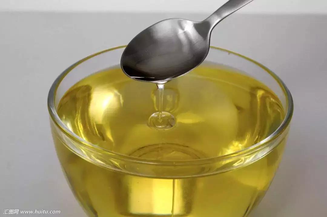 为躲避安检男子竟将汽油当水喝！误食汽油该怎么办？