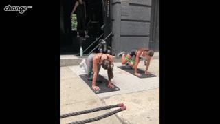 靠自己努力成功的人物,最经典的一次维密走秀