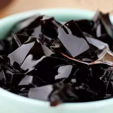 奶茶中的仙草冻会化吗,奶茶里面的仙草冻的另一种叫法