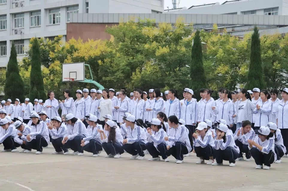 军训生活的回顾,军训时期给我们的惊喜