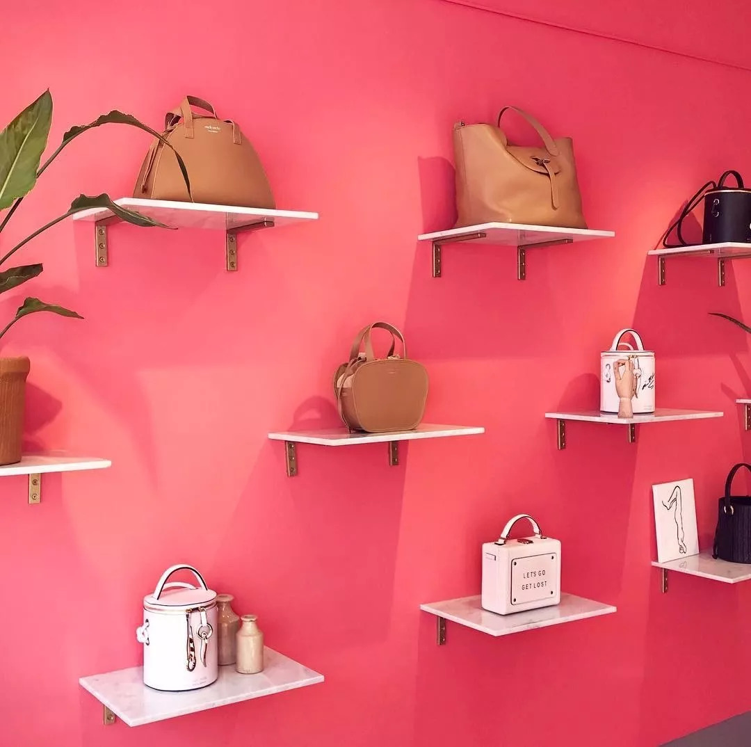 英伦风背什么包,好奇时髦精们今年都在背什么包