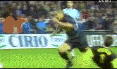 足球极限变向过人,足球场上最实用的变向过人