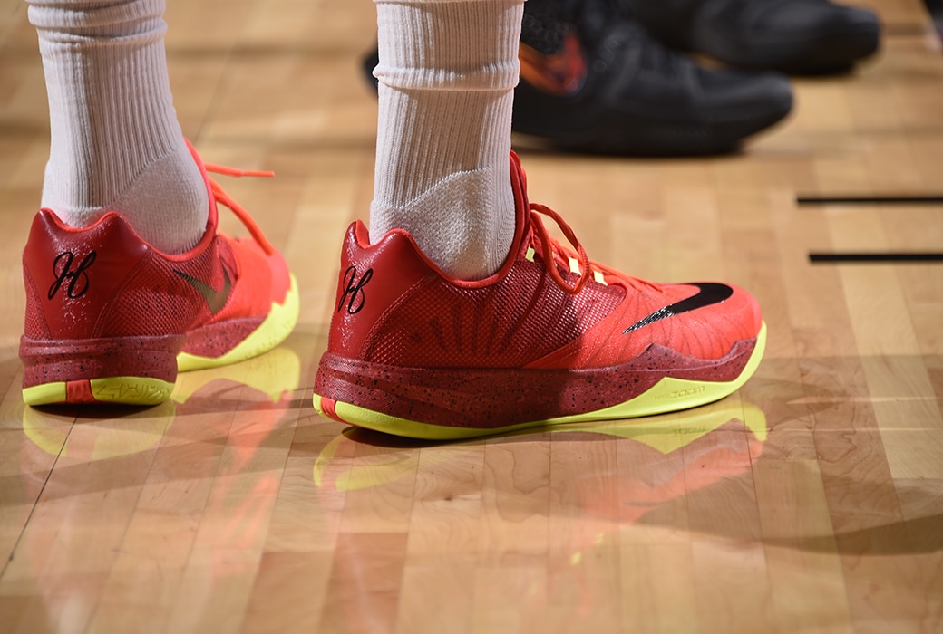 塔克球鞋上脚视频,塔克4000双球鞋