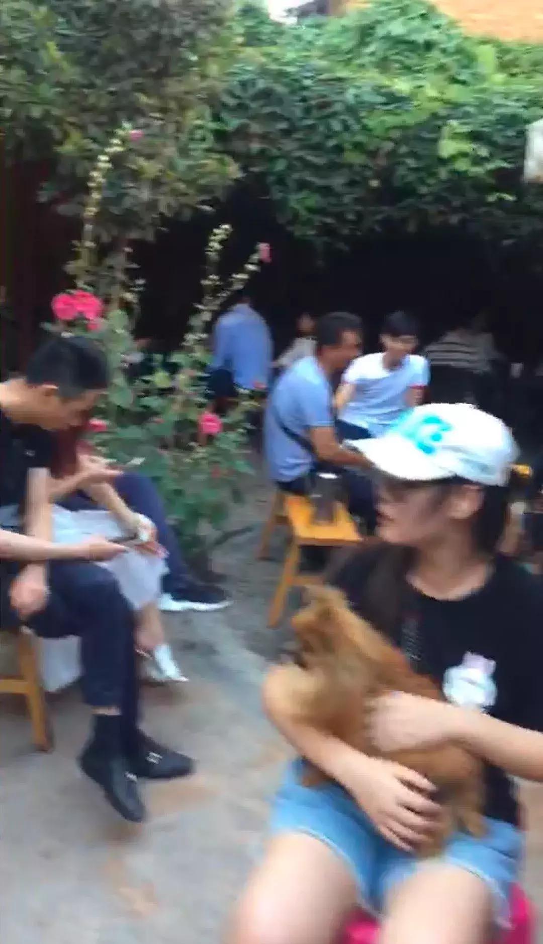 藏在昆明老厂房里的柴火鸡，一款酱料价值百万，连续排队5年