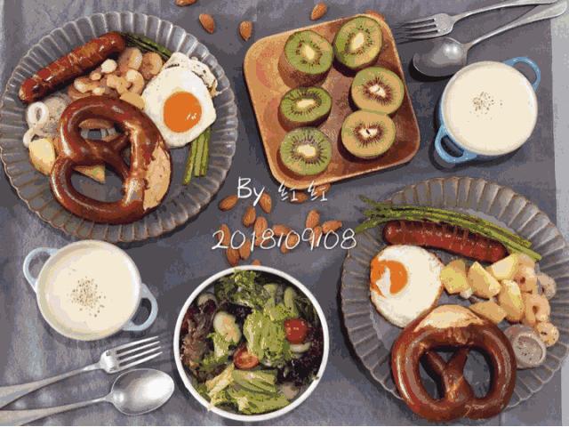 在家请客吃饭,铺上了一块塑料台布,是不是很low?