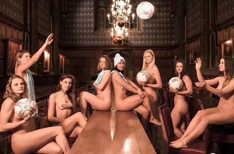 学霸为爱全果出镜？一年一度的剑桥火辣写真又来了！