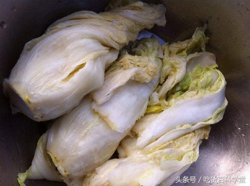 老妈腌的酸菜最下饭,老妈做法酸菜