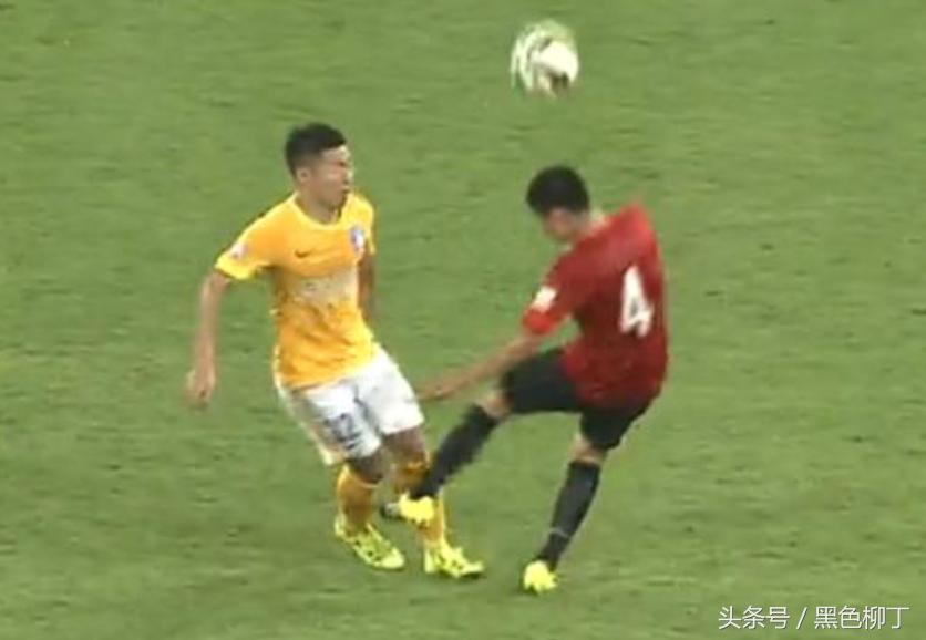 中超恶人乱踢吓得国脚后退躲避！3年前他差点一脚废掉江苏核心
