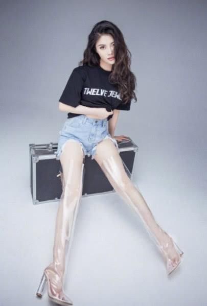 徐冬冬足球宝贝短发,徐冬冬早年照片足球宝贝