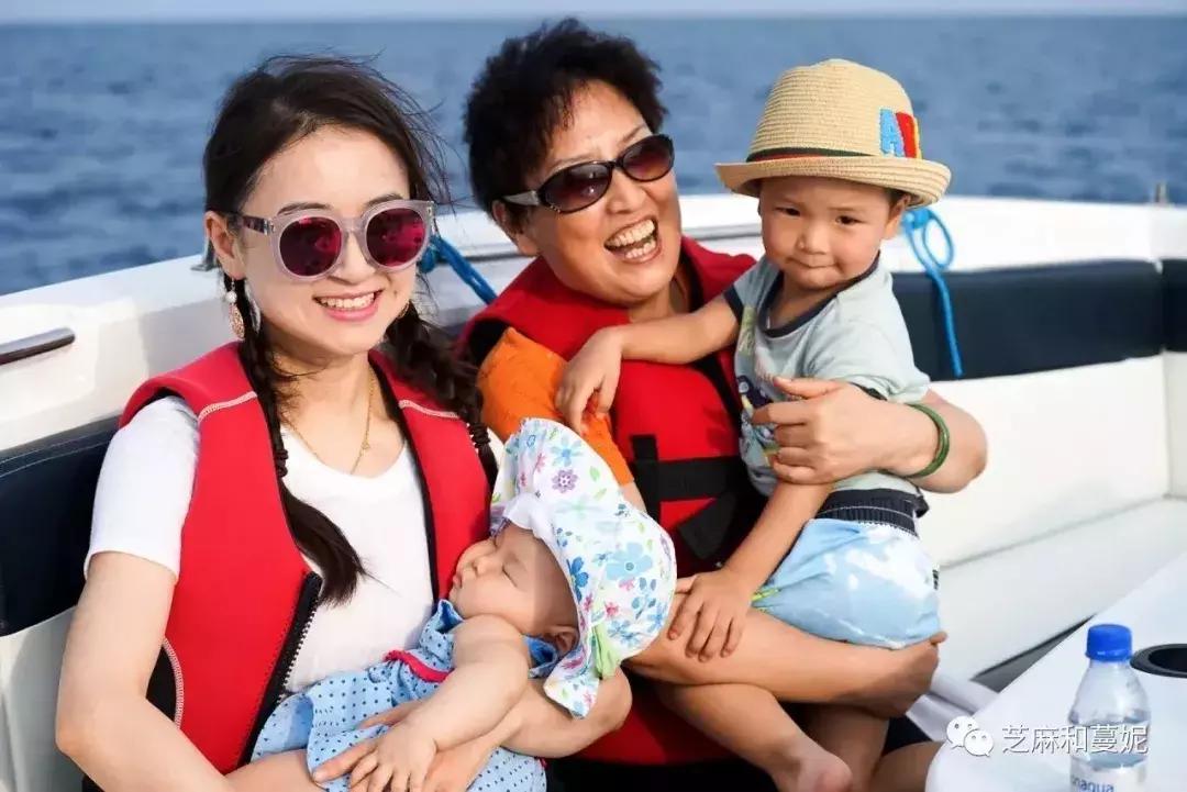 带两个孩子出去的妈妈,带两个孩子的妈妈去旅行