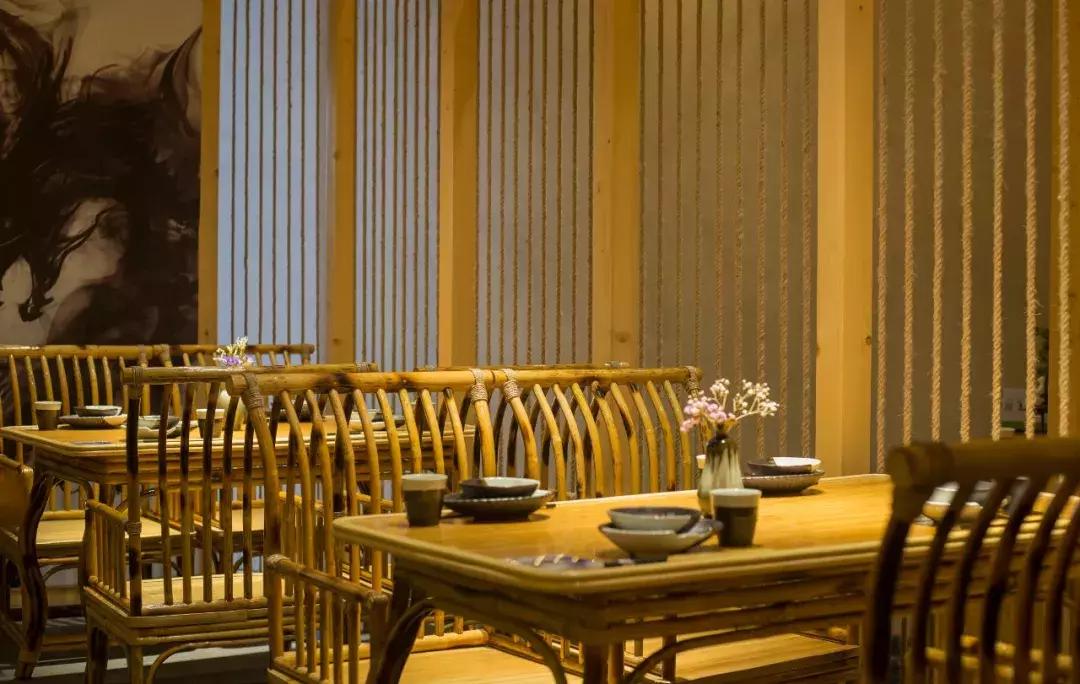 一到晚上就火爆的烧烤店,新发现一家超火爆的烧烤店