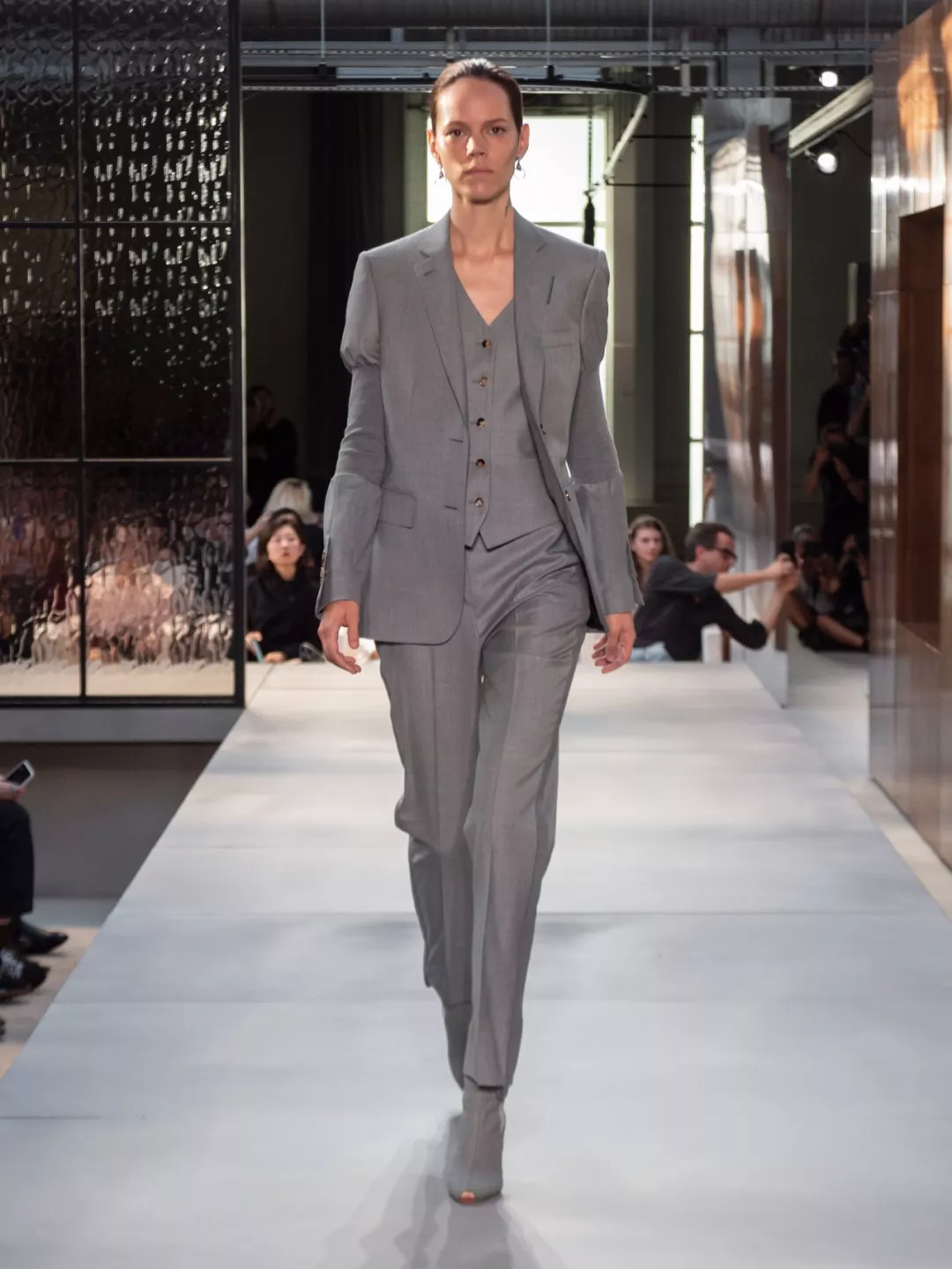 burberry现代中国新年广告,burberry新中式