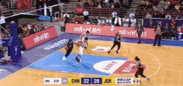 中国男篮打的惊心动魄的一场比赛,中国男篮隔扣