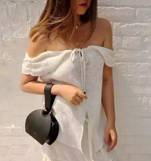 胖女孩的穿衣典范｜她又矮又胖，却因穿衣有18万关注？