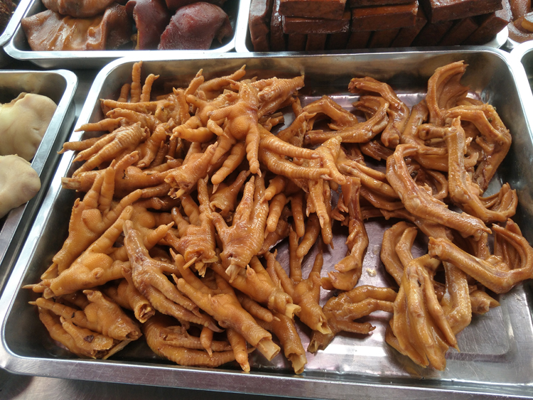 卤菜摊的卤菜怎么保鲜不发黑,卤菜发黑的原因及处理方法