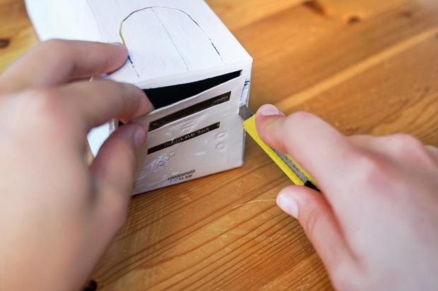 手工灯笼中秋节月饼盒制作小学,中秋节奶粉盒手工制作灯笼教程