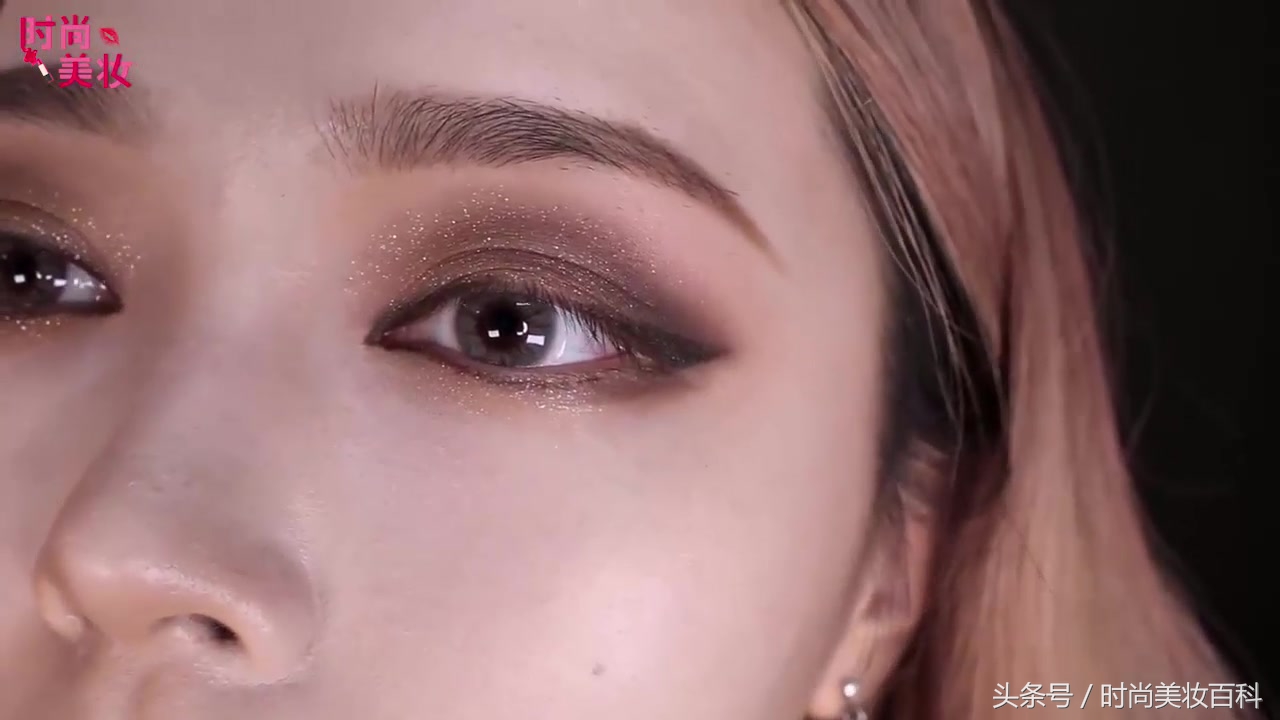 「时尚美妆」狂野性感的烟熏妆图解教程