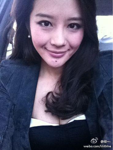 我们翻了何一4783条社交动态，发现女神有这些反差……