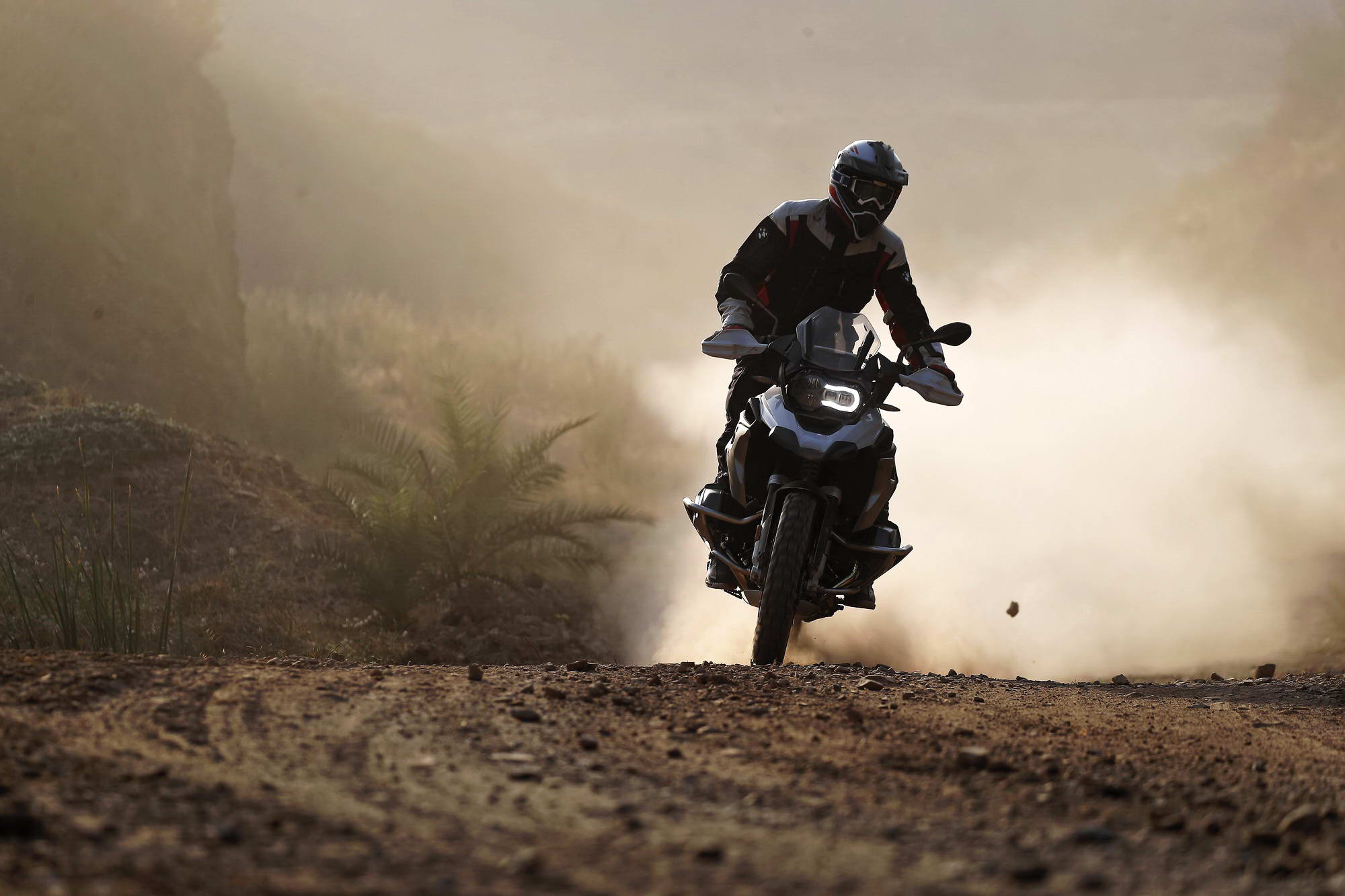 宝马r1250gshp版黑色款,高清宝马r1250gs壁纸