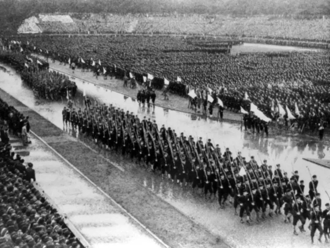 战争狂热之谜,战争和恋爱