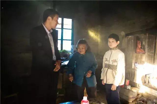 湖北唯一！何欢，十二年，他把即将撤销的学校，如今变为名校