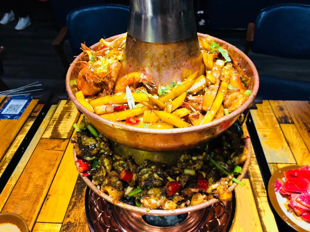 郑州炭火蛙锅哪家好吃,郑州炭火双层蛙锅