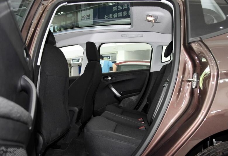 7万怎么选同为15年的小型SUV标志2008和精品小车大众POLO