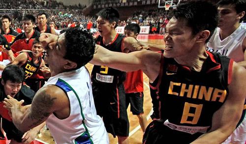 男篮功勋曾因组合拳名扬赛场婚内出轨富二代小三