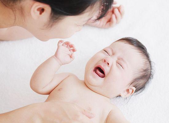 宝宝容易受惊吓是怎么回事,一个半月宝宝受惊吓怎么解决