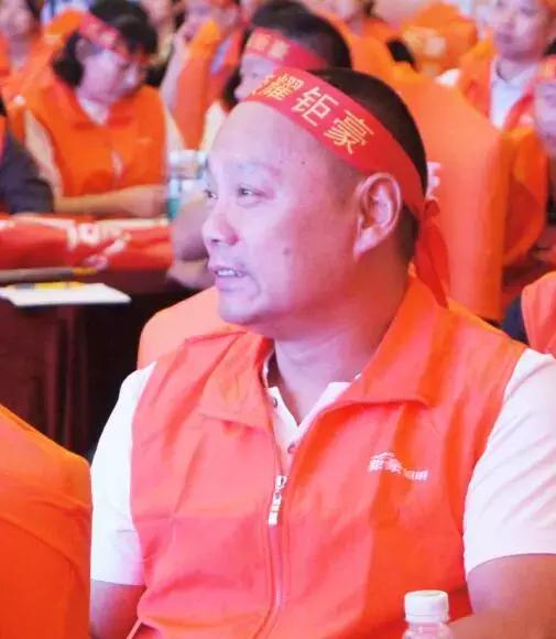 钜豪照明旗舰店直播间,推出活动提升门店营业额