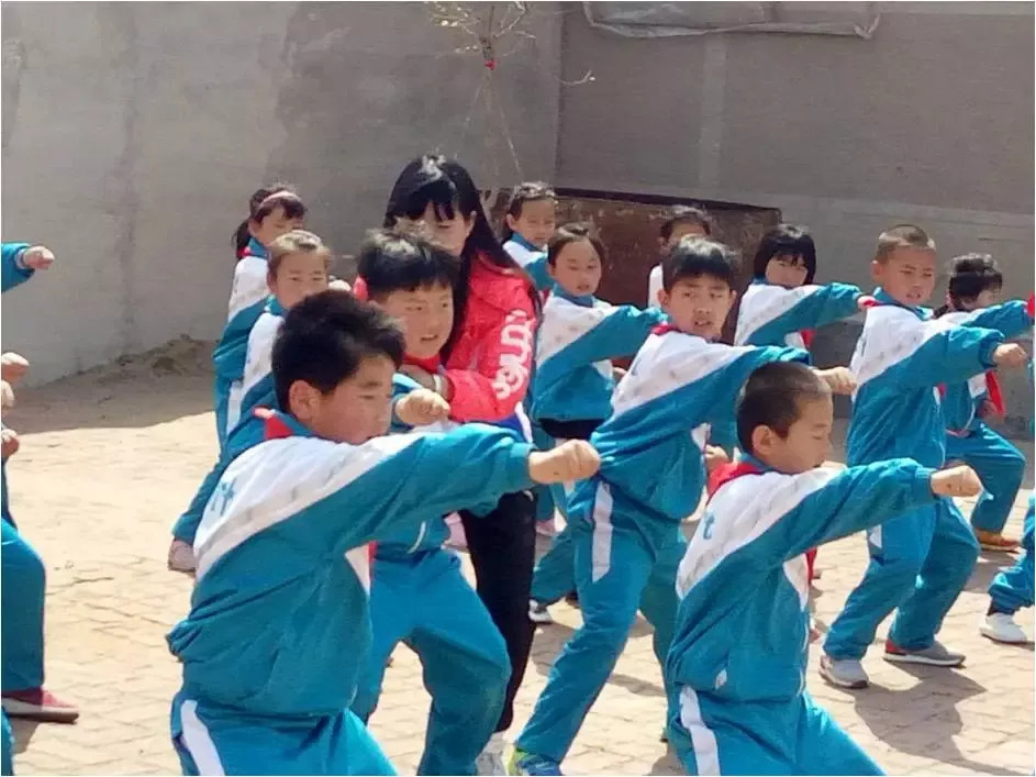 通州人顶起来！帮内蒙孩子上一堂正规的体育课！