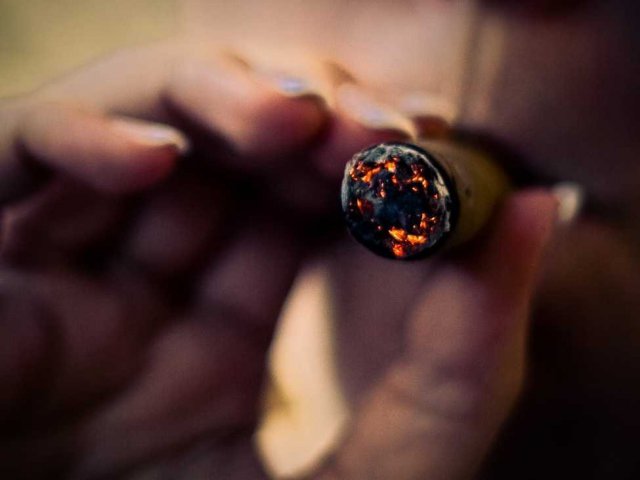 抽雪茄和抽烟一个性质吗,抽雪茄和抽烟