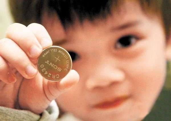 儿童眼珠被融化的危害,六岁小孩眼球溶化