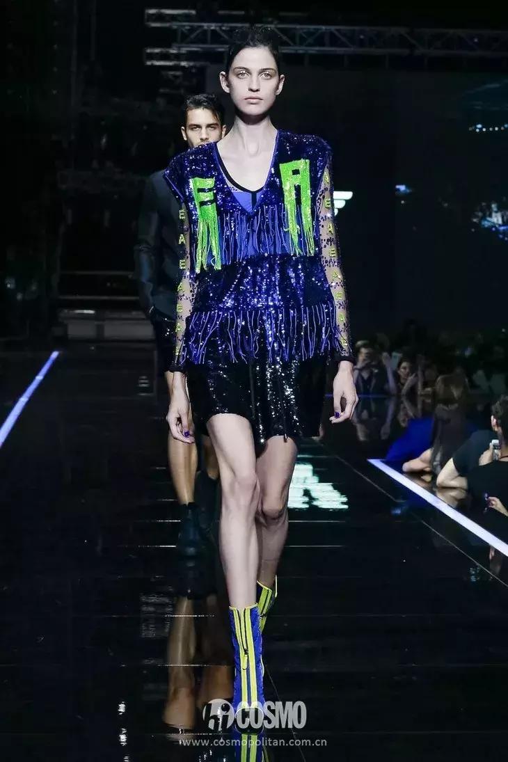 丫丫已经美“腻”了！于是穿上EmporioArmani帅气一回